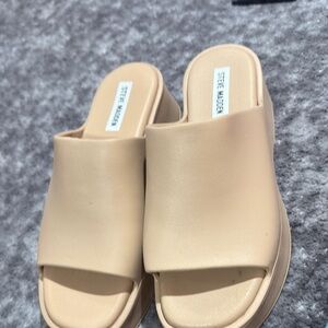 Steve Madden Tan Mules Modern Minimalist Design